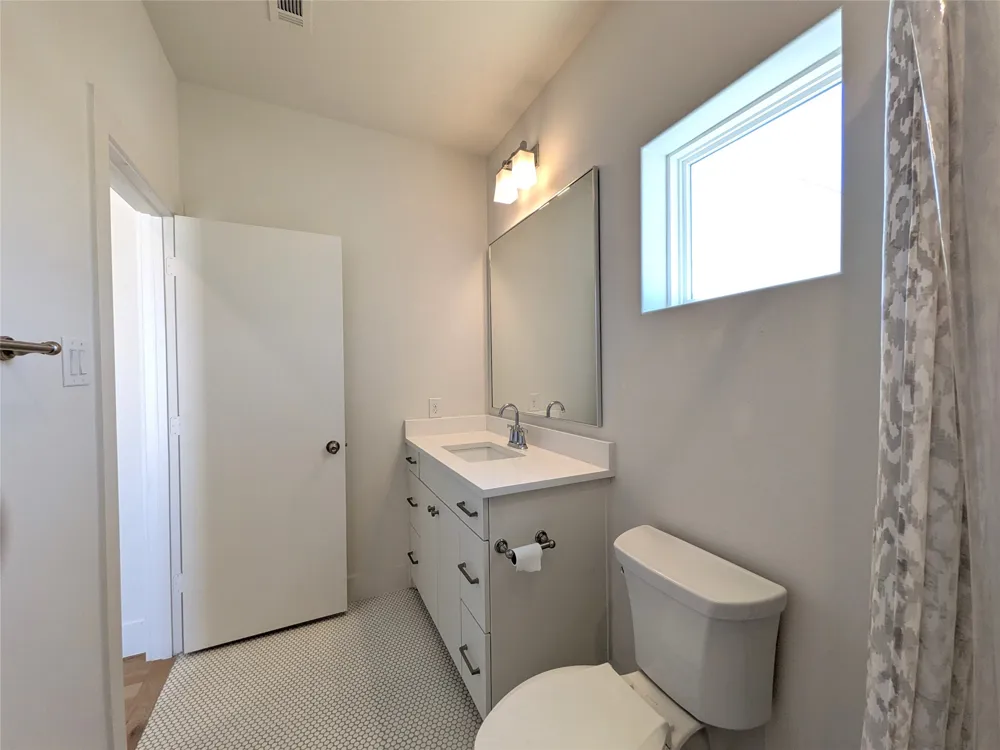 2723 Kimsey Drive #104 Dallas, TX 75235