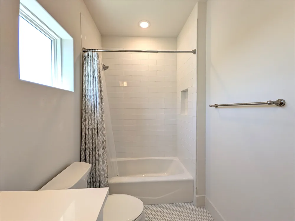 2723 Kimsey Drive #104 Dallas, TX 75235