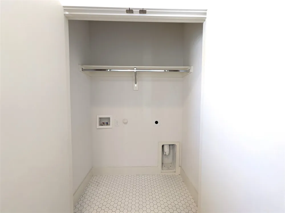 2723 Kimsey Drive #104 Dallas, TX 75235