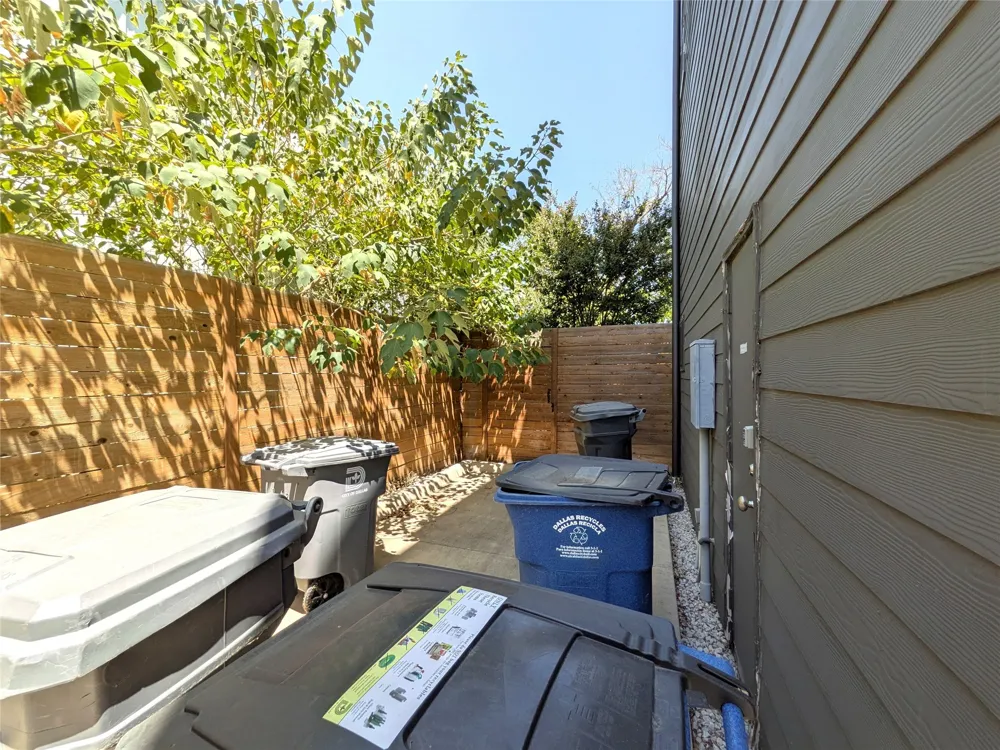 2723 Kimsey Drive #104 Dallas, TX 75235