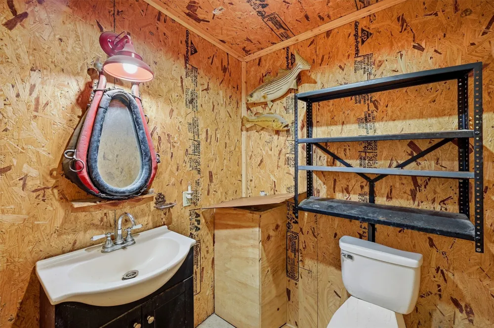 2449 County Road 1215 Savoy, TX 75479