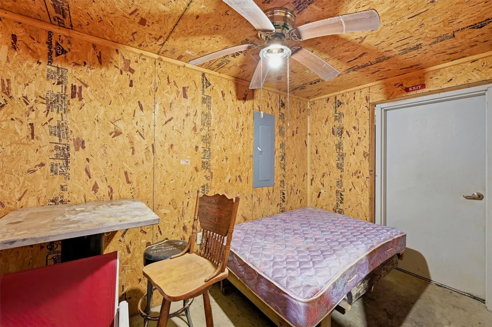 2449 County Road 1215 Savoy, TX 75479