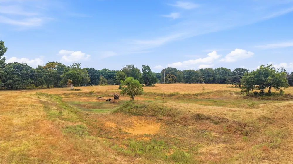 2449 County Road 1215 Savoy, TX 75479