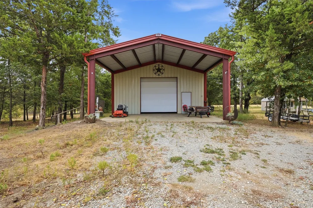 2449 County Road 1215 Savoy, TX 75479