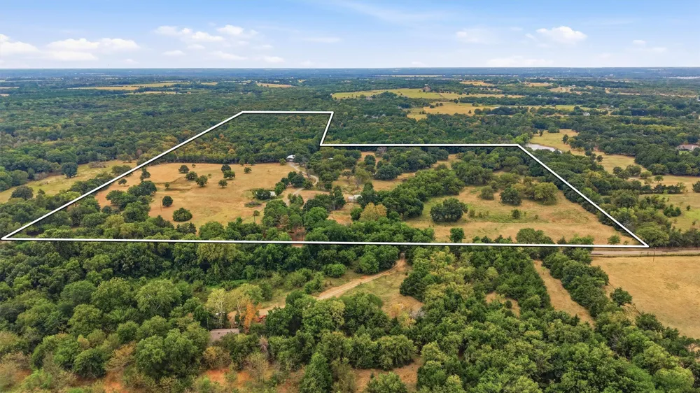2449 County Road 1215 Savoy, TX 75479
