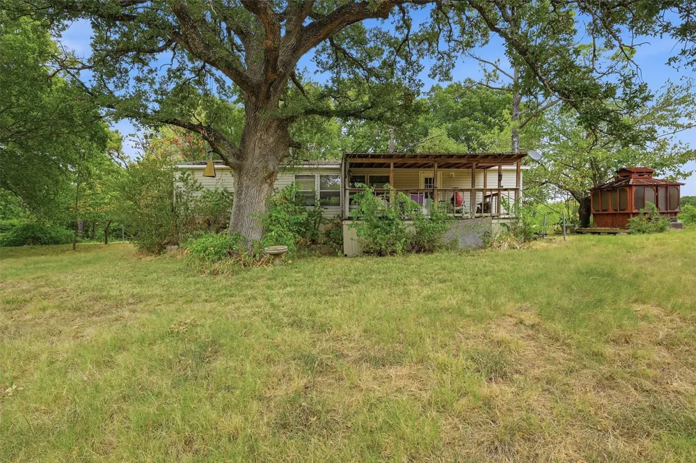 2449 County Road 1215 Savoy, TX 75479
