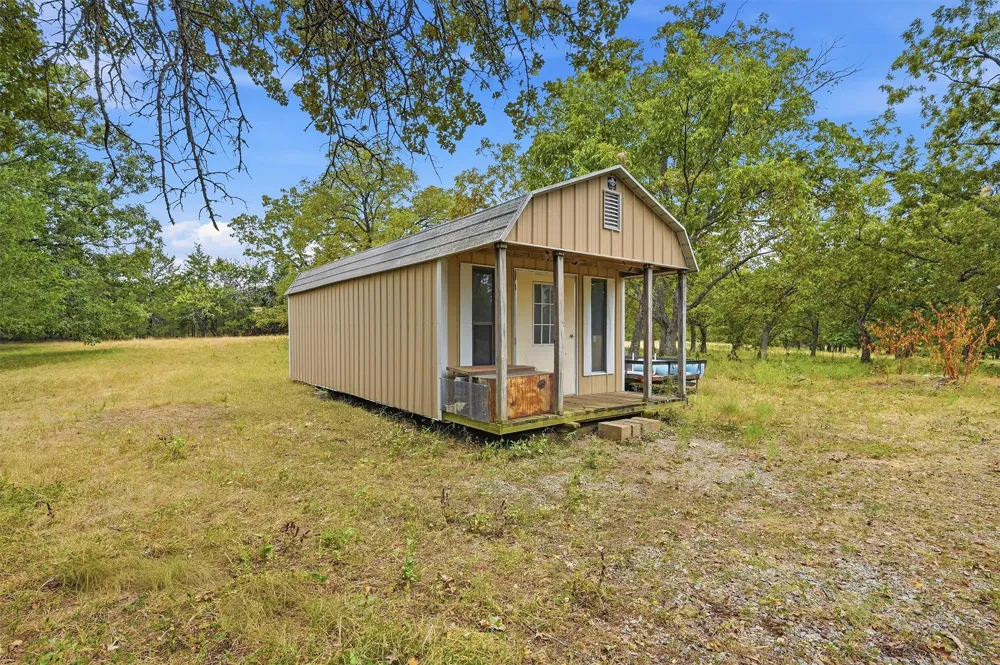 2449 County Road 1215 Savoy, TX 75479