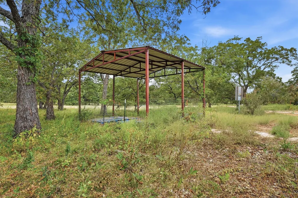2449 County Road 1215 Savoy, TX 75479