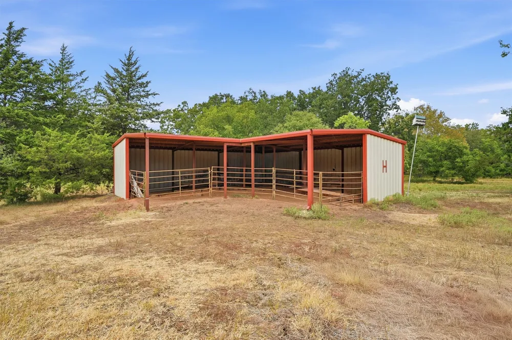 2449 County Road 1215 Savoy, TX 75479