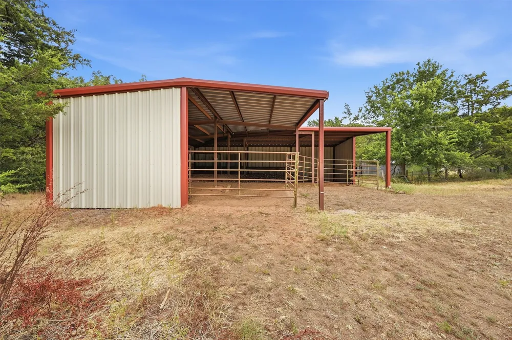 2449 County Road 1215 Savoy, TX 75479