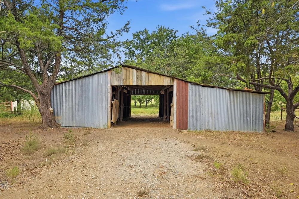 2449 County Road 1215 Savoy, TX 75479