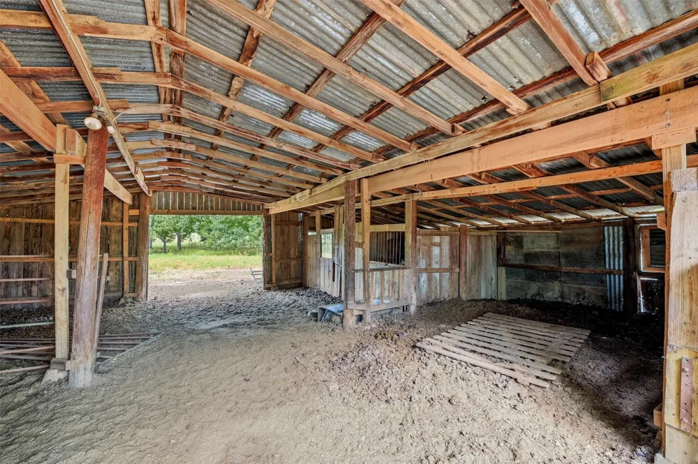 2449 County Road 1215 Savoy, TX 75479