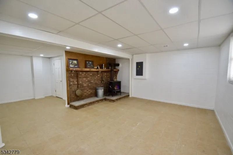38 Notch Rd Jefferson, NJ 07438