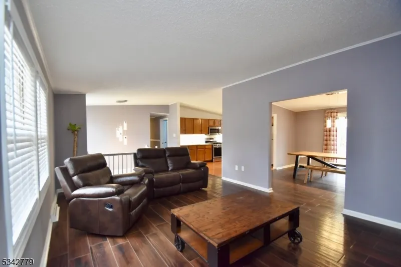 38 Notch Rd Jefferson, NJ 07438