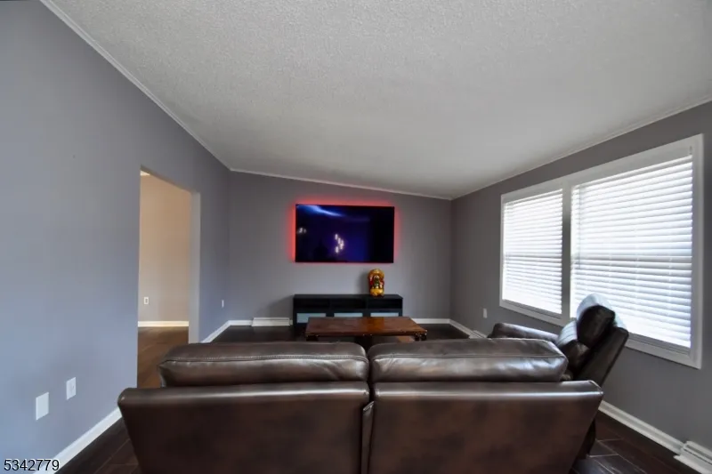 38 Notch Rd Jefferson, NJ 07438