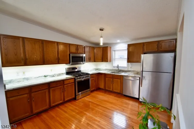 38 Notch Rd Jefferson, NJ 07438