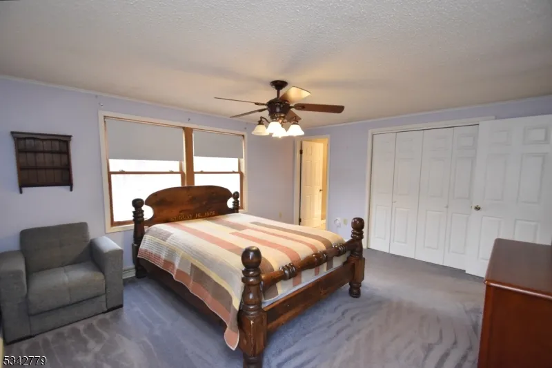 38 Notch Rd Jefferson, NJ 07438