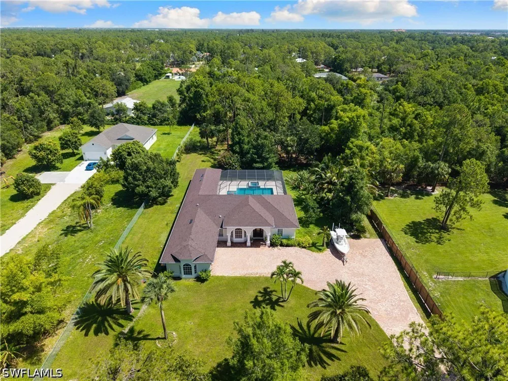 Livingston Woods Lane Naples, FL 34109