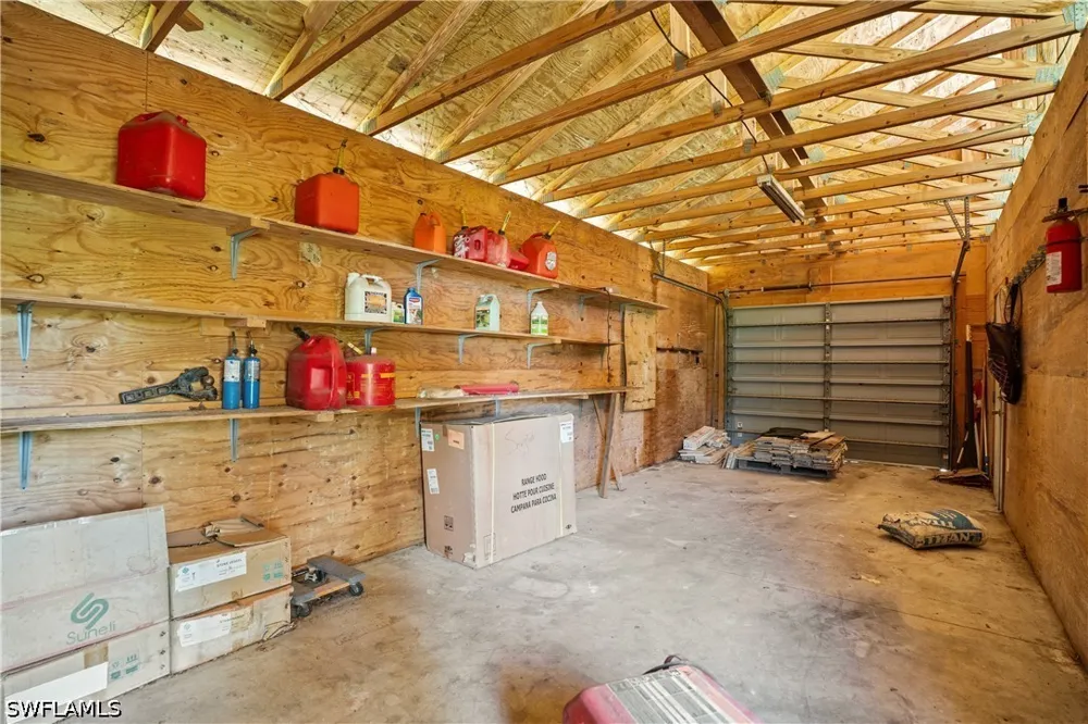 Livingston Woods Lane Naples, FL 34109
