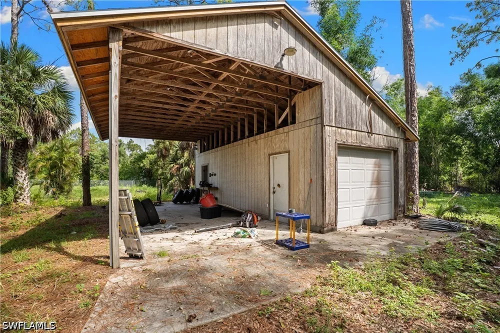Livingston Woods Lane Naples, FL 34109