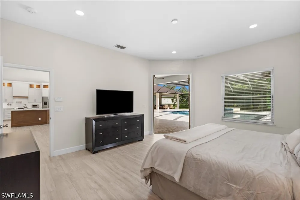 Livingston Woods Lane Naples, FL 34109