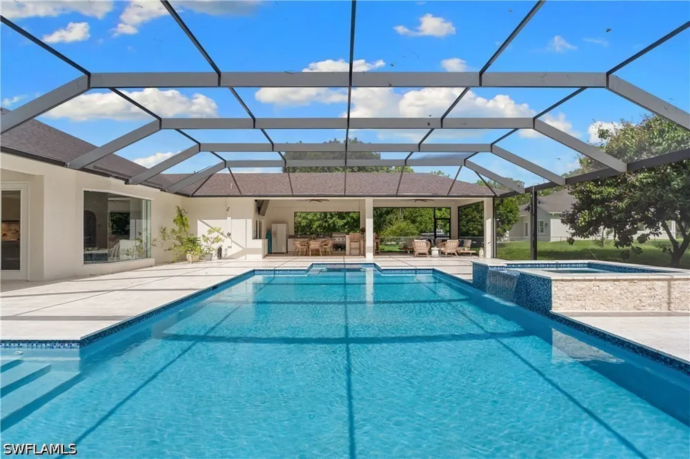 Livingston Woods Lane Naples, FL 34109