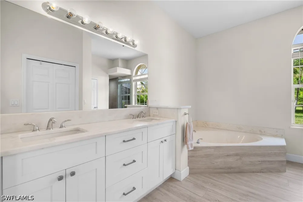Livingston Woods Lane Naples, FL 34109