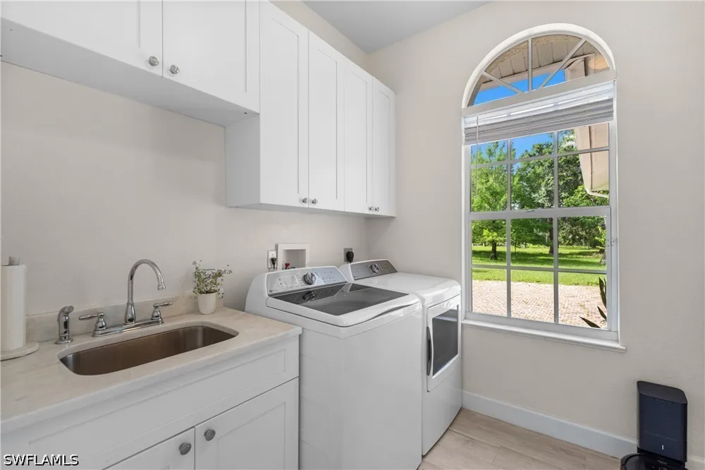 Livingston Woods Lane Naples, FL 34109