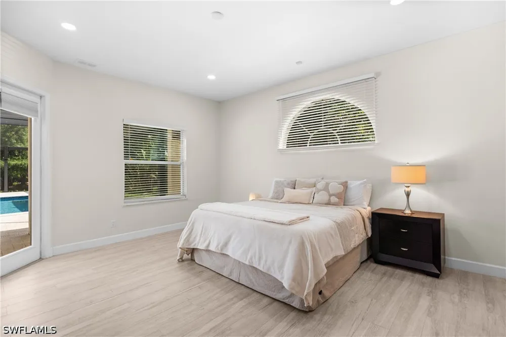 Livingston Woods Lane Naples, FL 34109
