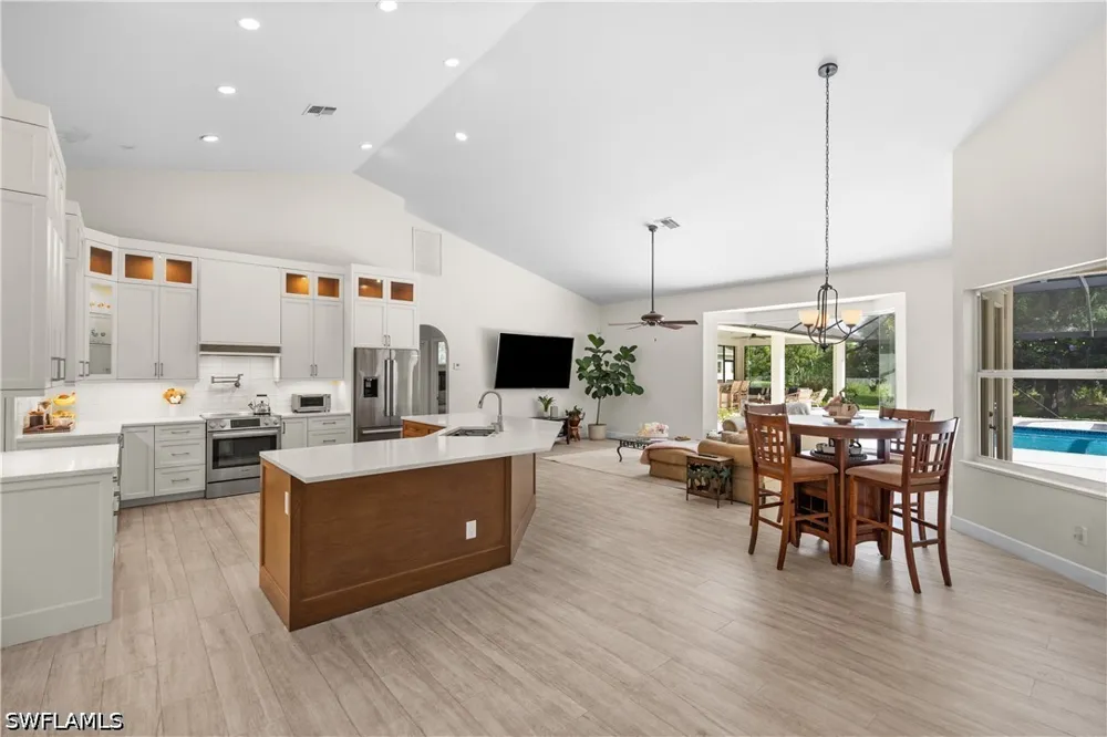 Livingston Woods Lane Naples, FL 34109