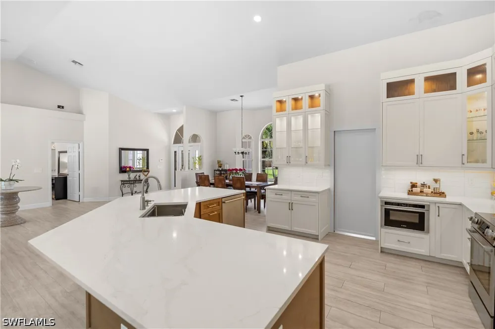 Livingston Woods Lane Naples, FL 34109