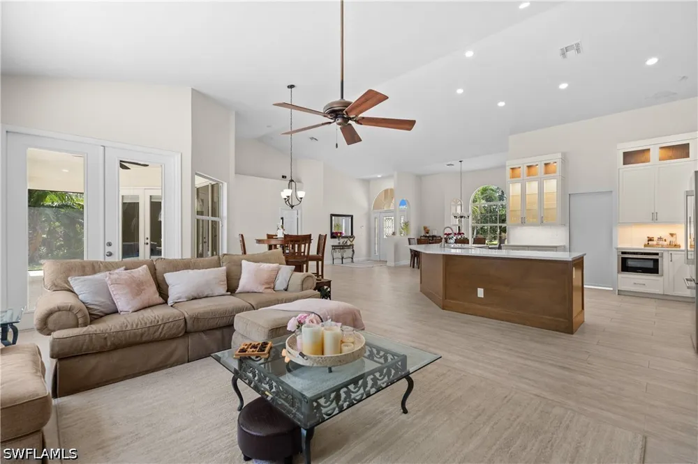 Livingston Woods Lane Naples, FL 34109