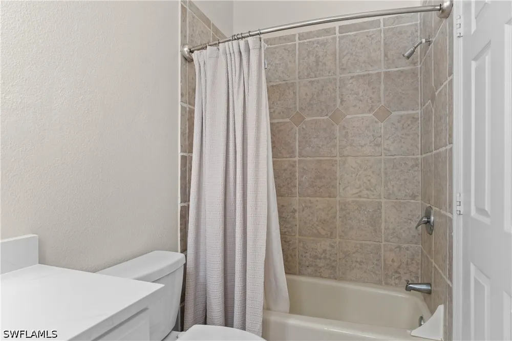 Livingston Woods Lane Naples, FL 34109