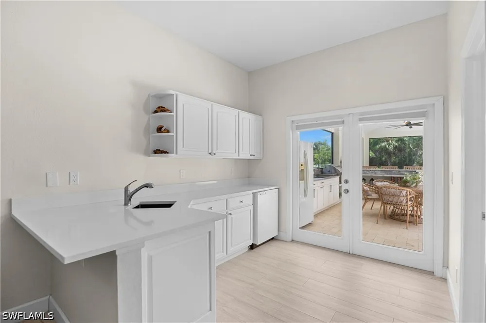 Livingston Woods Lane Naples, FL 34109