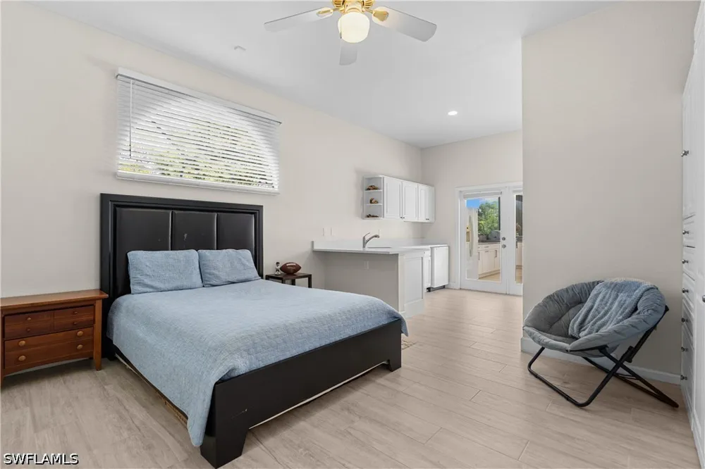 Livingston Woods Lane Naples, FL 34109