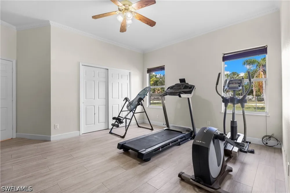 Livingston Woods Lane Naples, FL 34109