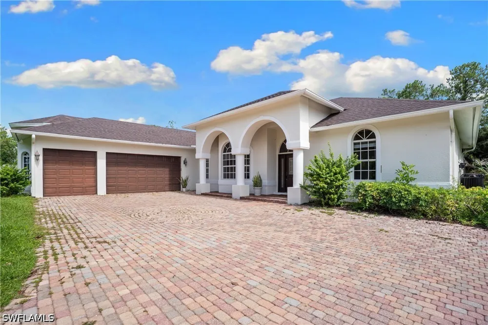 Livingston Woods Lane Naples, FL 34109