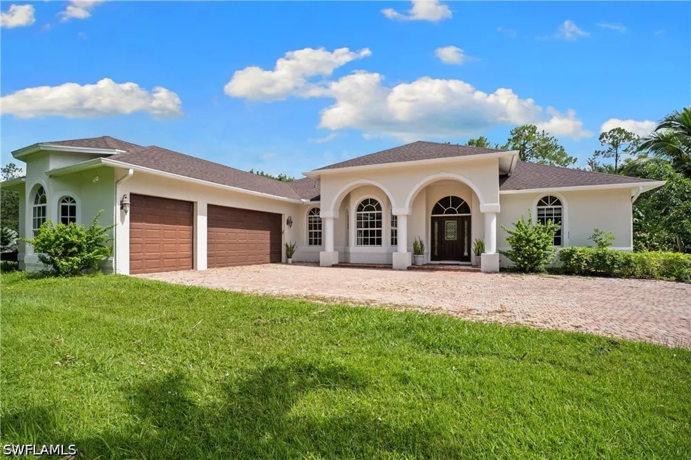 Livingston Woods Lane Naples, FL 34109