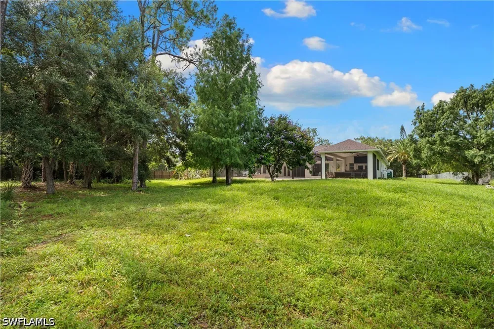 Livingston Woods Lane Naples, FL 34109