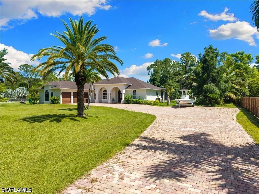 Livingston Woods Lane Naples, FL 34109