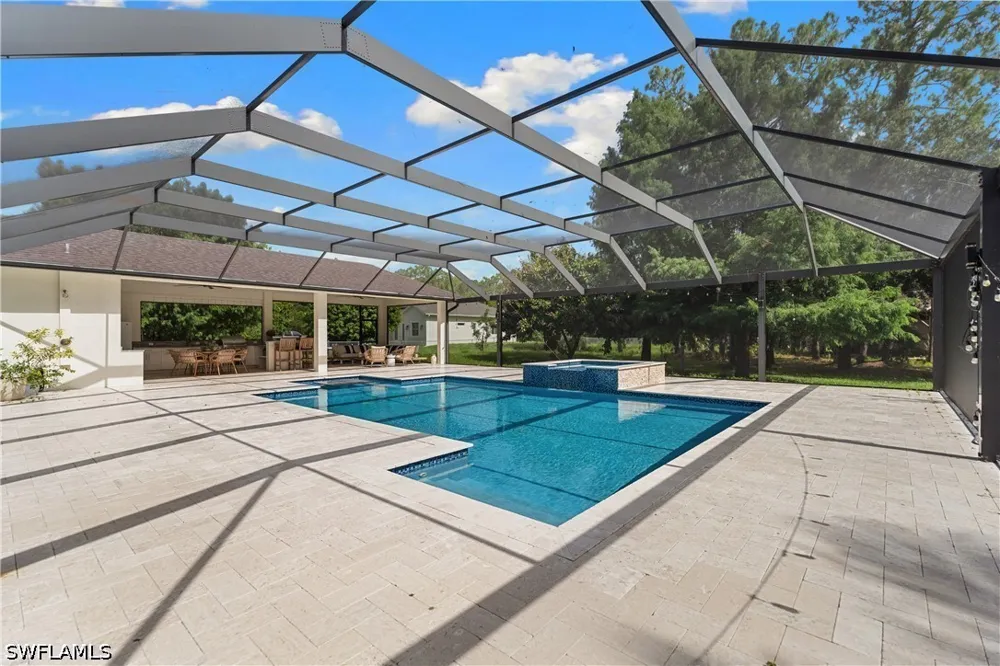 Livingston Woods Lane Naples, FL 34109