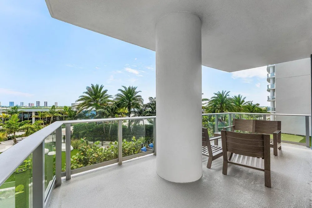 220 LAKE SHORE DRIVE #702 Lake Park, FL 33403