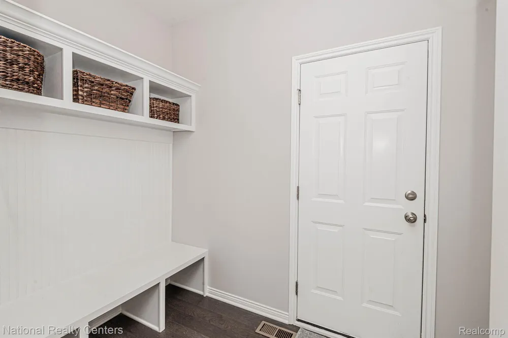 8005 Birkdale Court Independence Charter Township, MI 48348