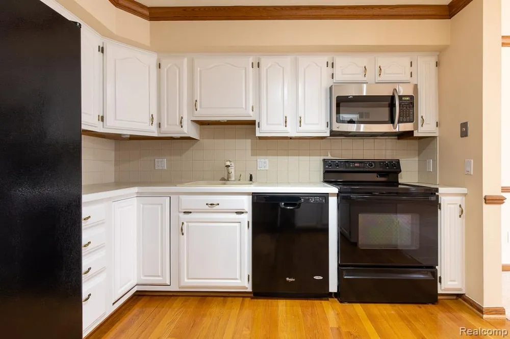 789 Deer Court Plymouth City, MI 48170