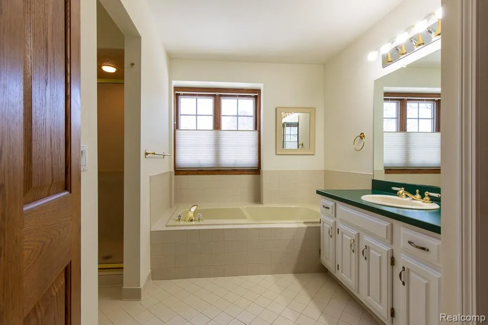 789 Deer Court Plymouth City, MI 48170