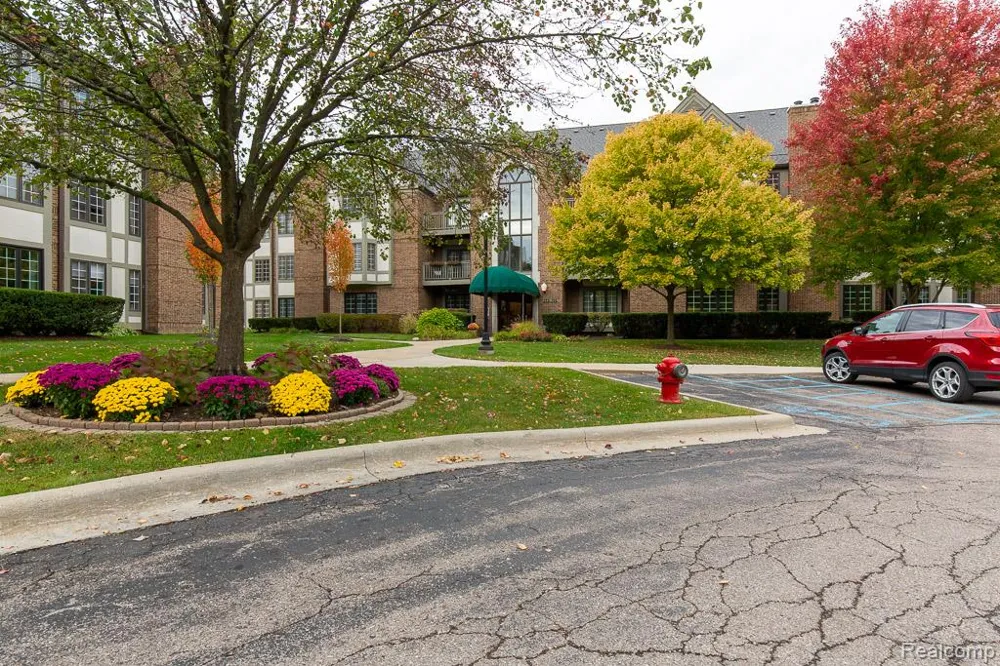 789 Deer Court Plymouth City, MI 48170
