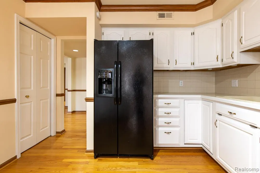 789 Deer Court Plymouth City, MI 48170