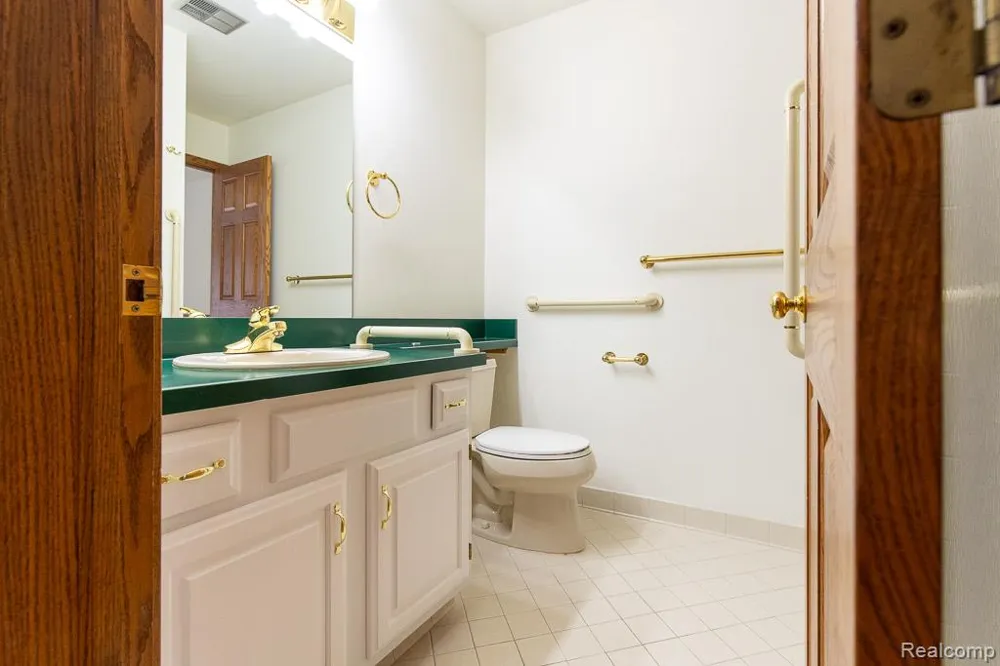 789 Deer Court Plymouth City, MI 48170