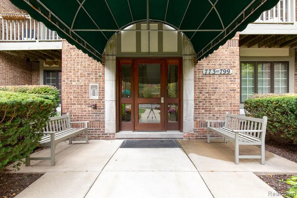 789 Deer Court Plymouth City, MI 48170