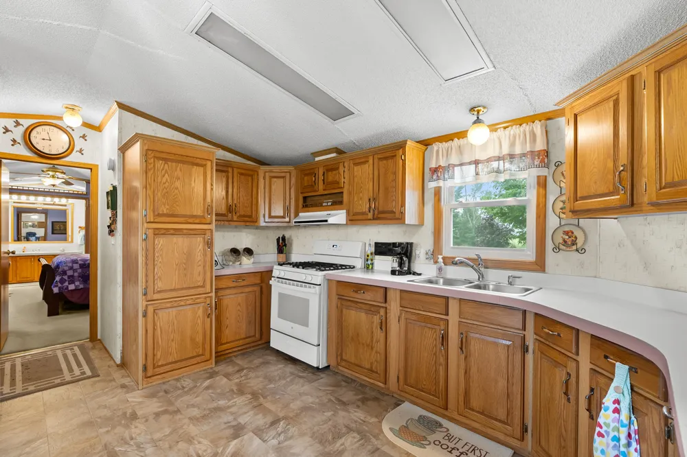 65383 48th Avenue Hartford Township, MI 49057